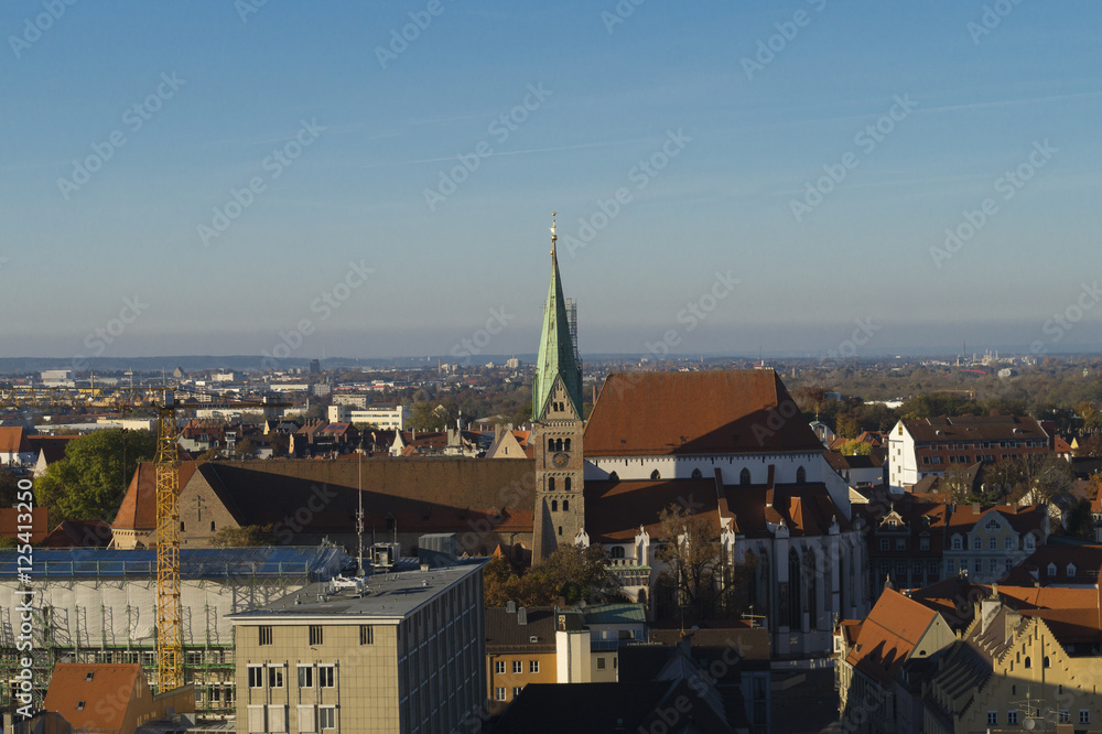Blick auf die Augsburger Stadt im Herbst 