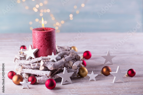 Dekoration mit Kerze im Advent photo