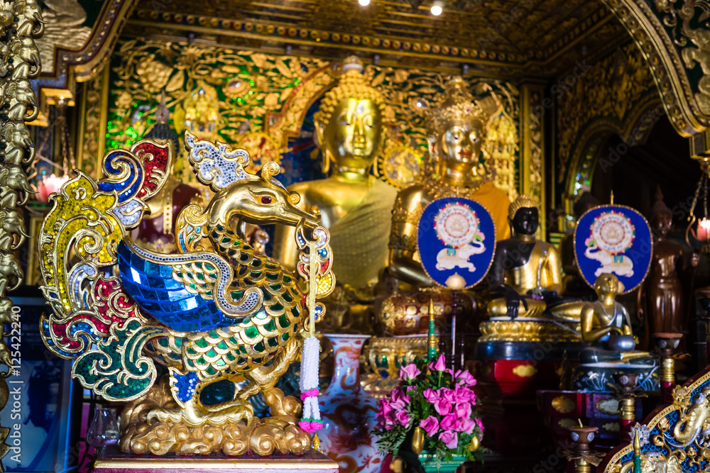 Fototapeta premium Golden Buddha Statue in temple