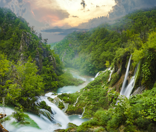 Fototapeta Naklejka Na Ścianę i Meble -  Waterfalls in Plitvice Lakes National Park, Croatia
