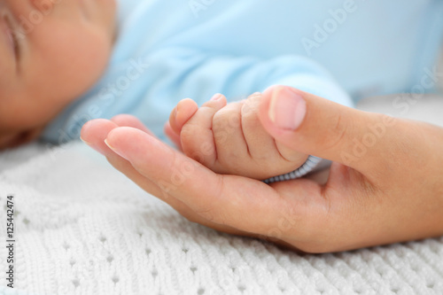 Mother and baby hands, clos...