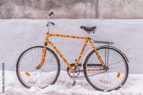 Bike insulated knitted garment decorated on a snowy street