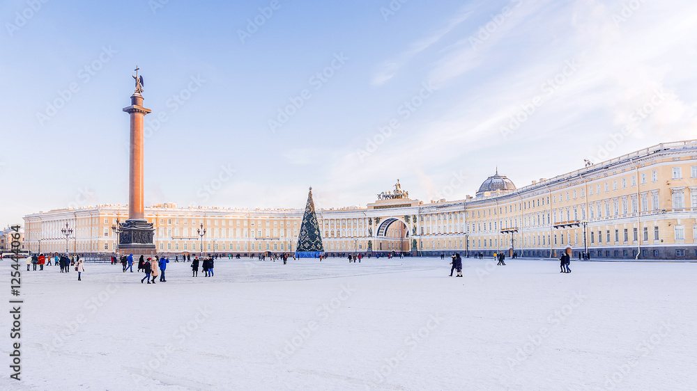 Palace Square in St. Petersburg. General Staff building winter v