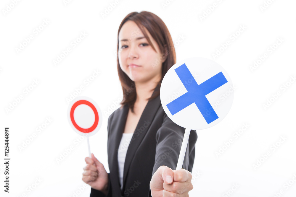 反対する女性 反対する女性