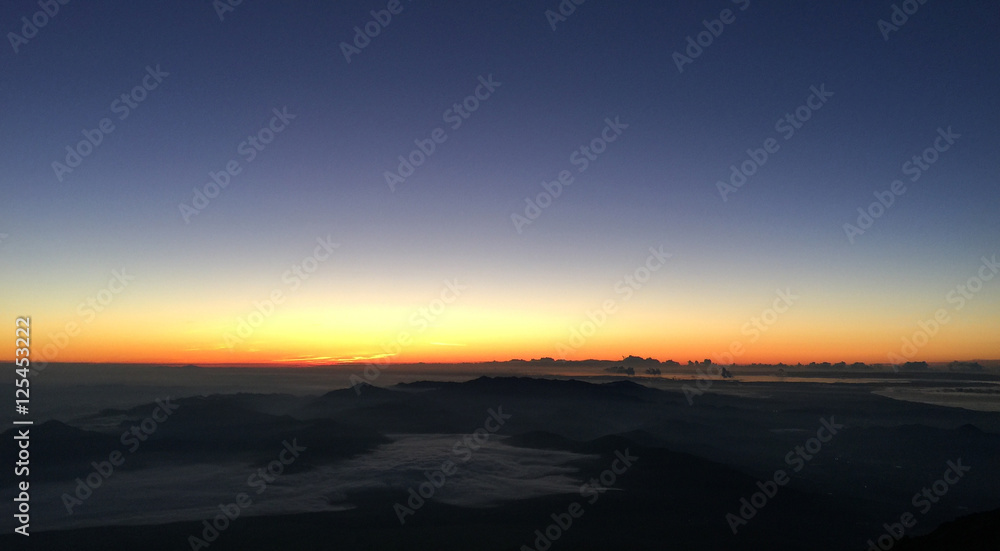 富士山からの夜明け（ご来光）