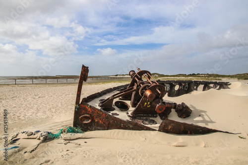 Schiffswrack auf Norderney photo