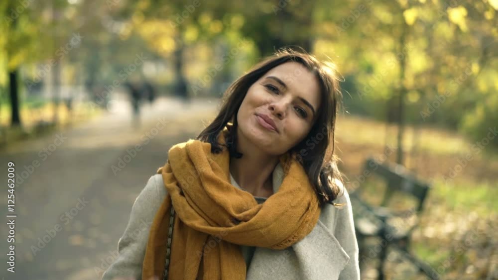 Portrait of happy, pretty woman in autumn park
Portrait of happy, pretty woman in autumn park