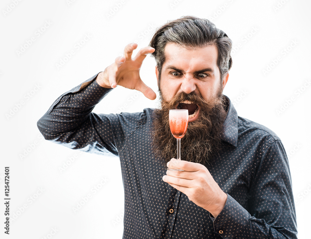 Fototapeta premium bearded man with alcoholic cocktail