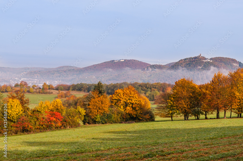 Blick vom Rodderberg zum Siebengebirge im Herbst; Deutschland Blick vom Rodderberg zum Siebengebirge im Herbst; Deutschland