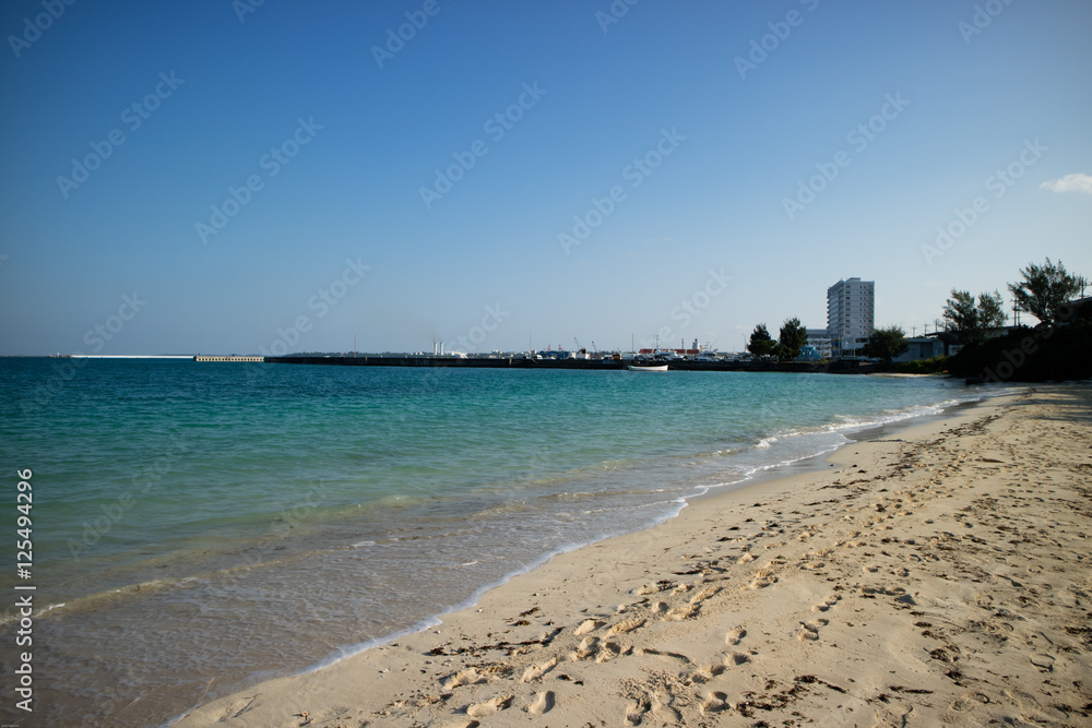 Obraz premium パイナガマビーチと平良港