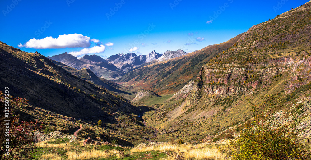 Fototapeta premium Autumn landscape in the Pyrenees in Spain. 
