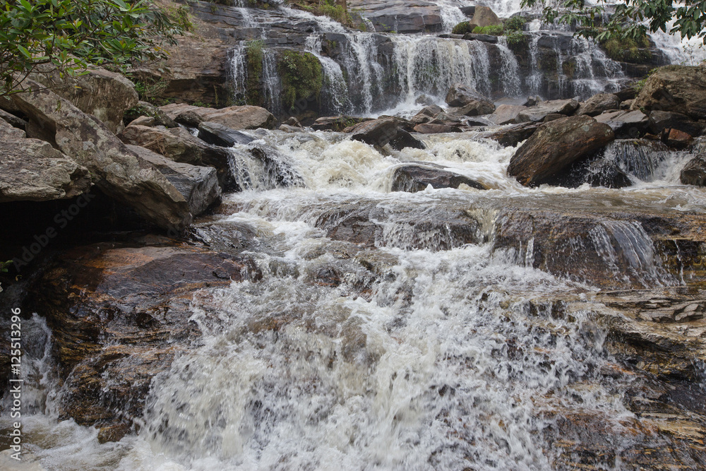 Fototapeta premium waterfall close up 