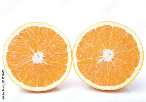 Orangen auf weissem Hintergrund