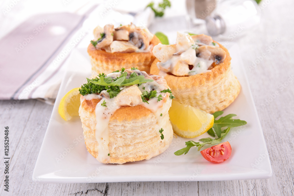 puff pastry with cream and chicken