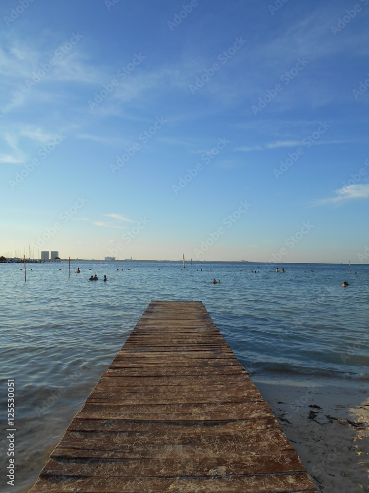 Fototapeta premium dock and sea