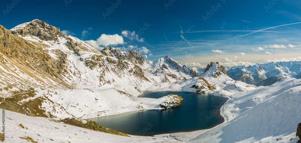 Fototapeta premium Le lac de Roburent en Haute Ubaye