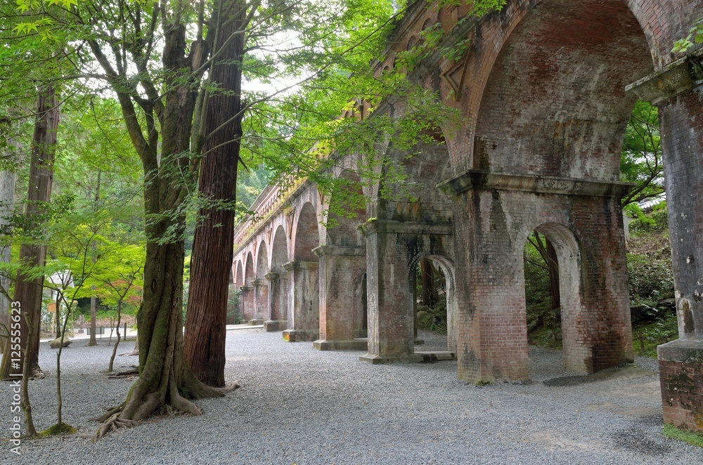 Fototapeta premium 京都 南禅寺の水路閣