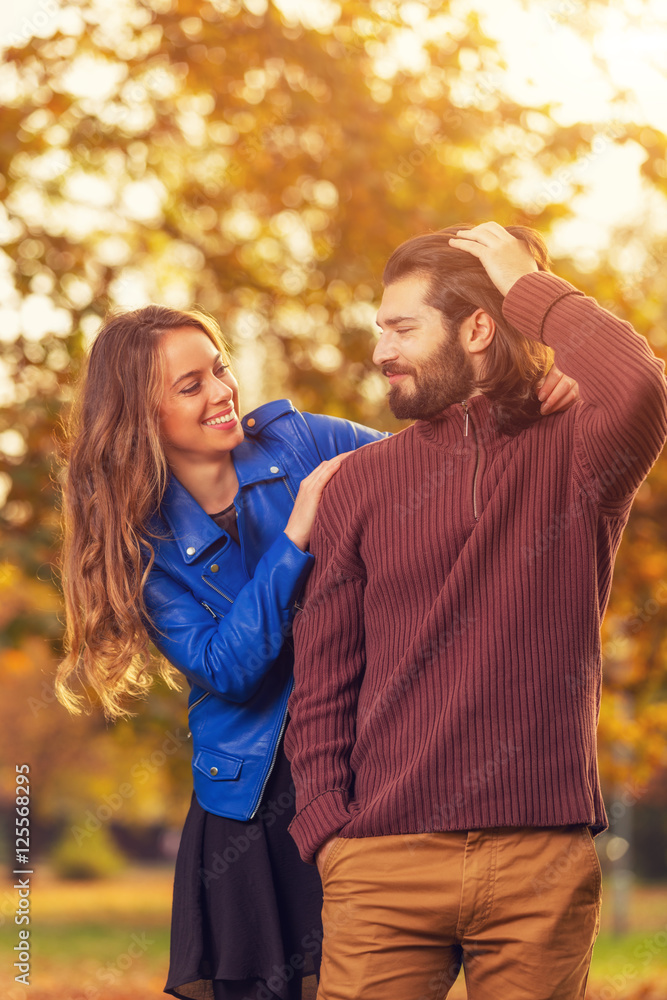 Fototapeta premium Cute couple hanging out.