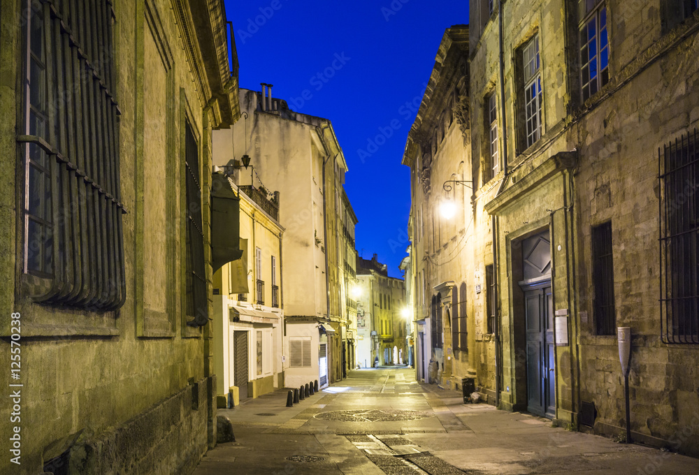 Obraz premium small alley by night in Aix