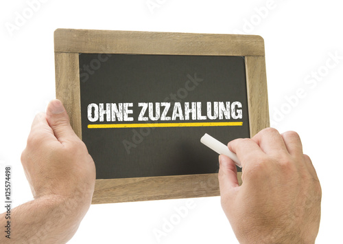 Ohne Zuzahlung Hand schreibt auf Kreidetafel photo