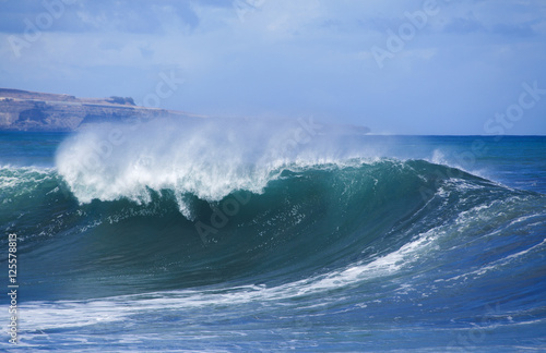 ocean wave breaking