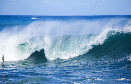 ocean wave breaking photo