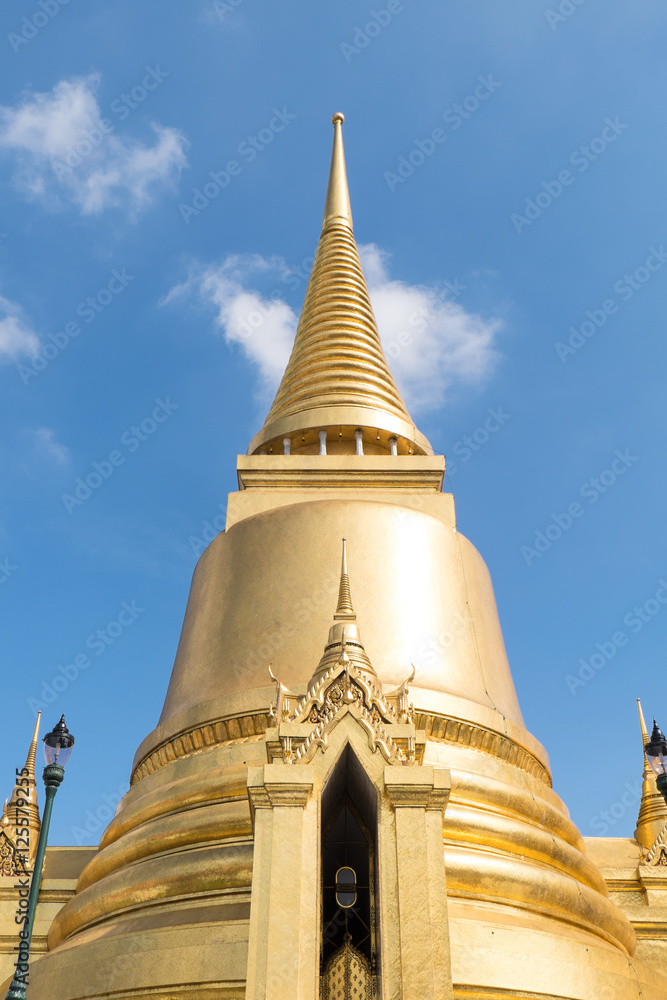 Fototapeta premium Grand Palace and Wat Phra Keaw, the landmark in Thailand