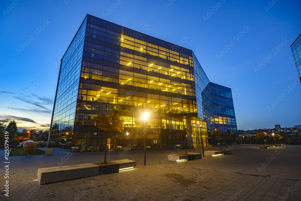 Obraz premium Modern office building