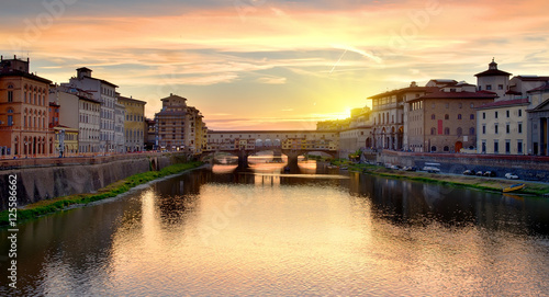 Ponte Vecchio at sunrise © Givaga