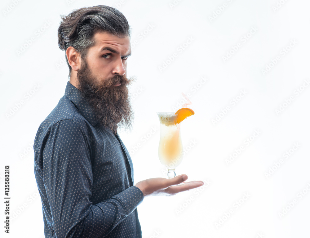Fototapeta premium bearded man with nonalcoholic cocktail