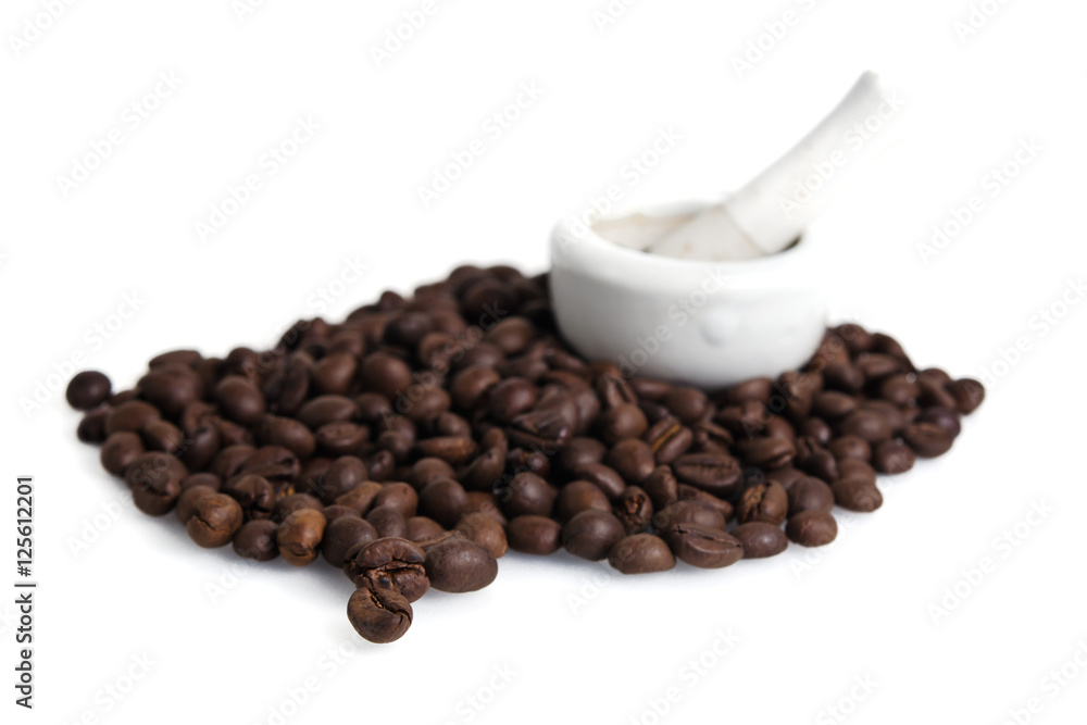 Fototapeta premium Coffee beans isolated on white background