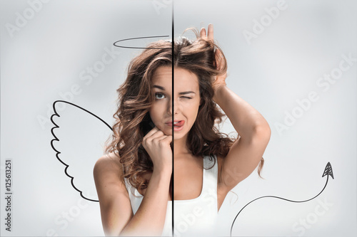 Foto Photo of the girl with a different emotions on  face