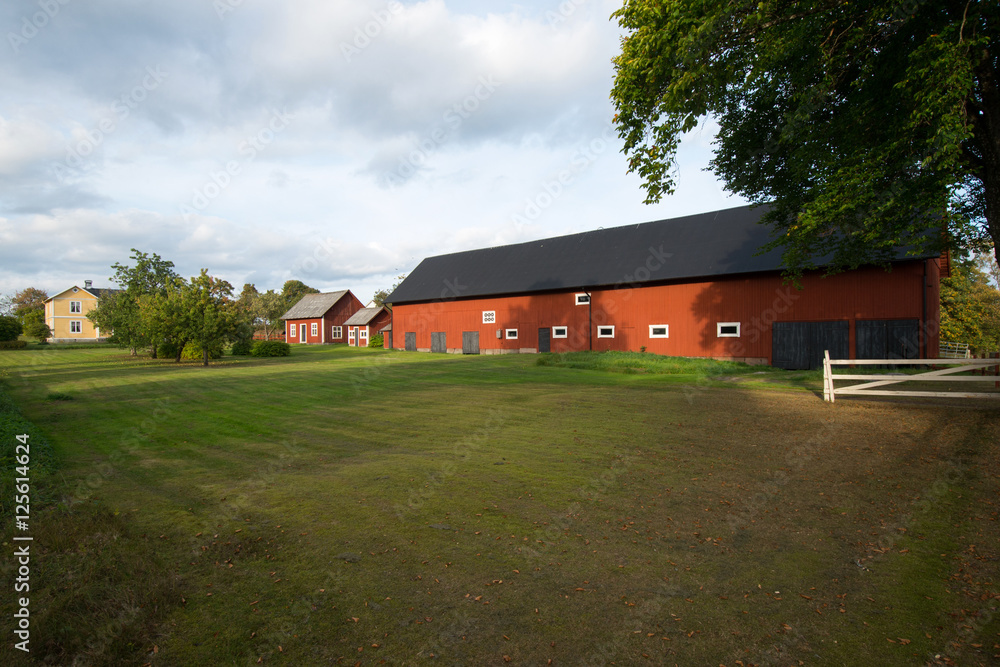 Bauernhof mit roten Stallungen Korsberga, Smaland Schweden Bauernhof mit roten Stallungen Korsberga, Smaland Schweden