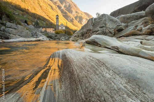 Verzascatal im Kanton tessin Schweiz photo