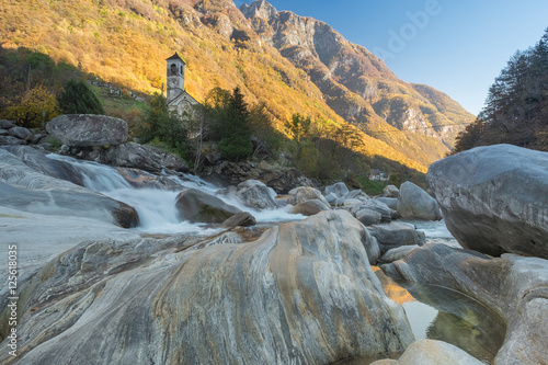 Verzascatal im Kanton tessin Schweiz photo