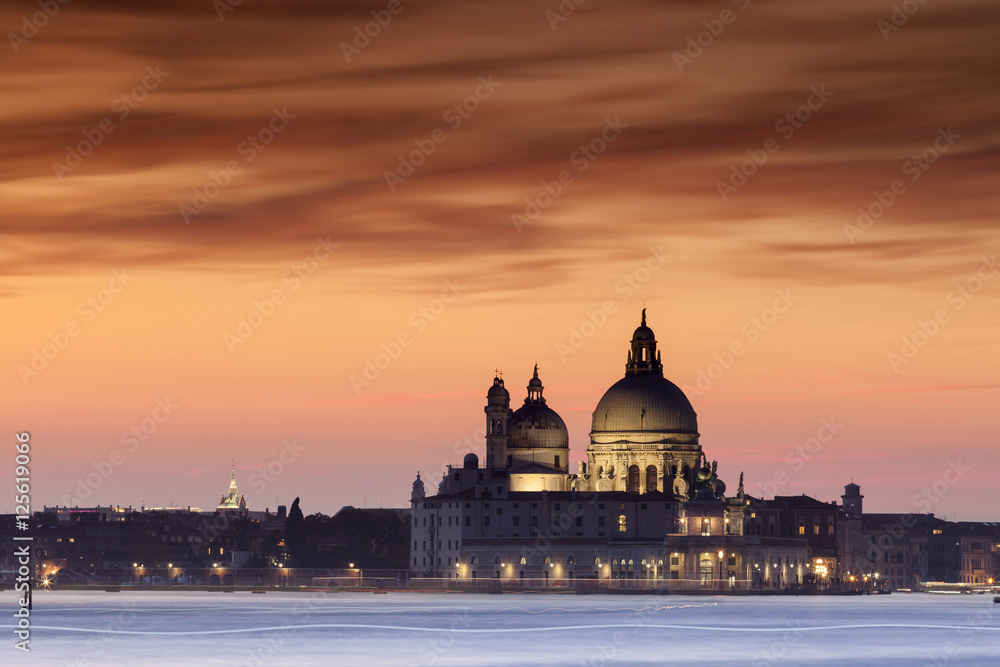 Venedig zum Sonnenuntergang mit Blick zur Basilica di Santa Mari