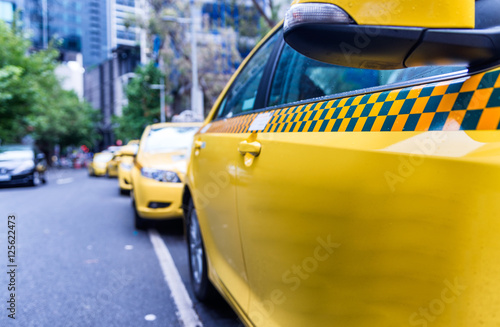 Fototapete Parked taxi in Melbourne street, Australia
