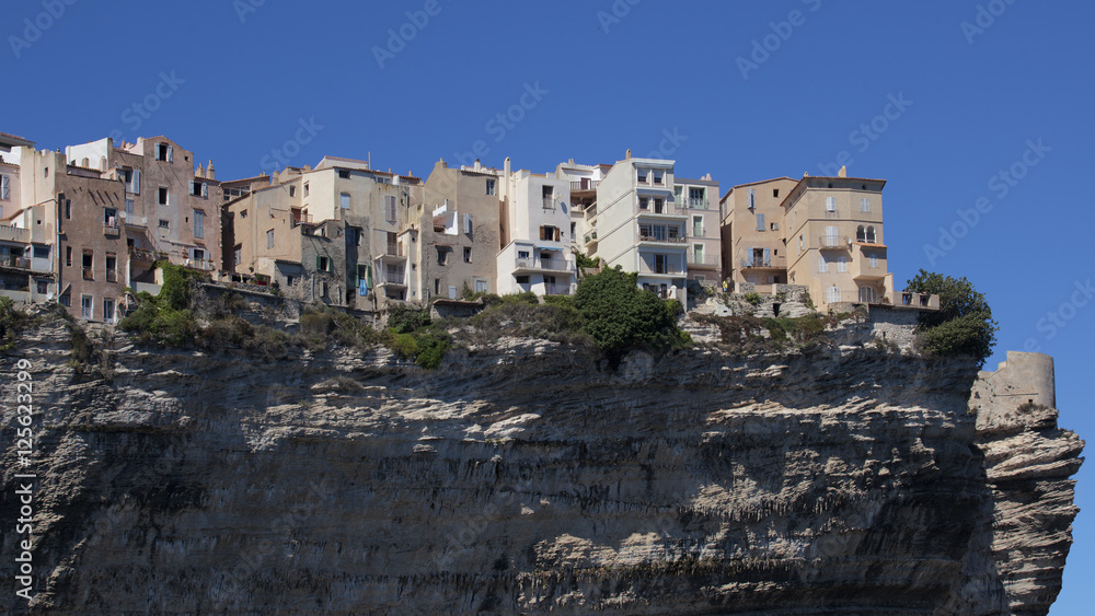 Village en bord de falaise, Bonifaccio, Corse, Méditerranée, France