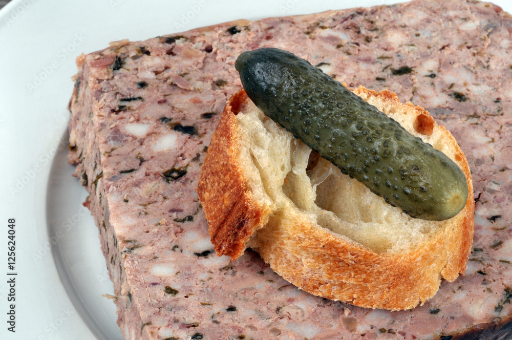 Pâté de campagne, pain et cornichon Photos Adobe Stock