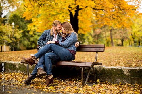 Young couple in the autumn ...