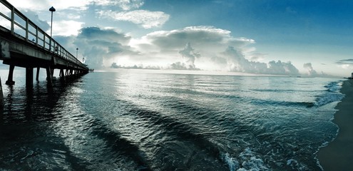 Fotobehang Pier Pier aan oceaan in Florida  © Spinel