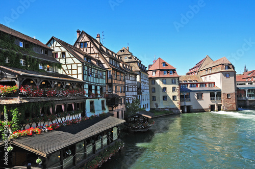 Fototapeta Naklejka Na Ścianę i Meble -  Strasburgo - Strasbourg, canali e antiche case - Alsazia - Francia