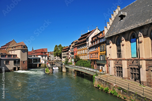 Fototapeta Naklejka Na Ścianę i Meble -  Strasburgo - Strasbourg, canali e antiche case - Alsazia - Francia
