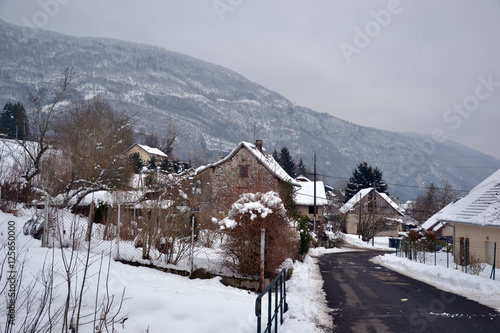 Fototapeta Naklejka Na Ścianę i Meble -  Differents views of a house under the snow in Alps
