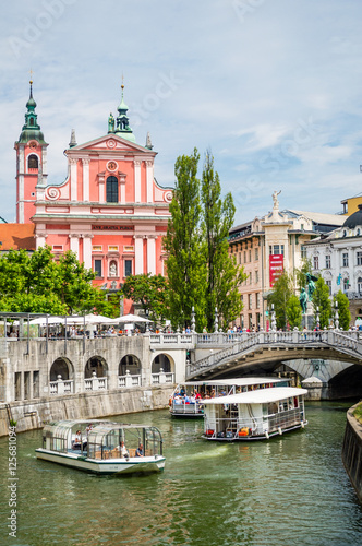 Ljubljana's city center: river Ljubljanica, Triple Bridge (Tromostovje), Preseren square and Franciscan Church of the Annunciation; Ljubljana, Slovenia, Europe