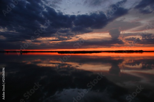 Abend an einem See im Burgenland