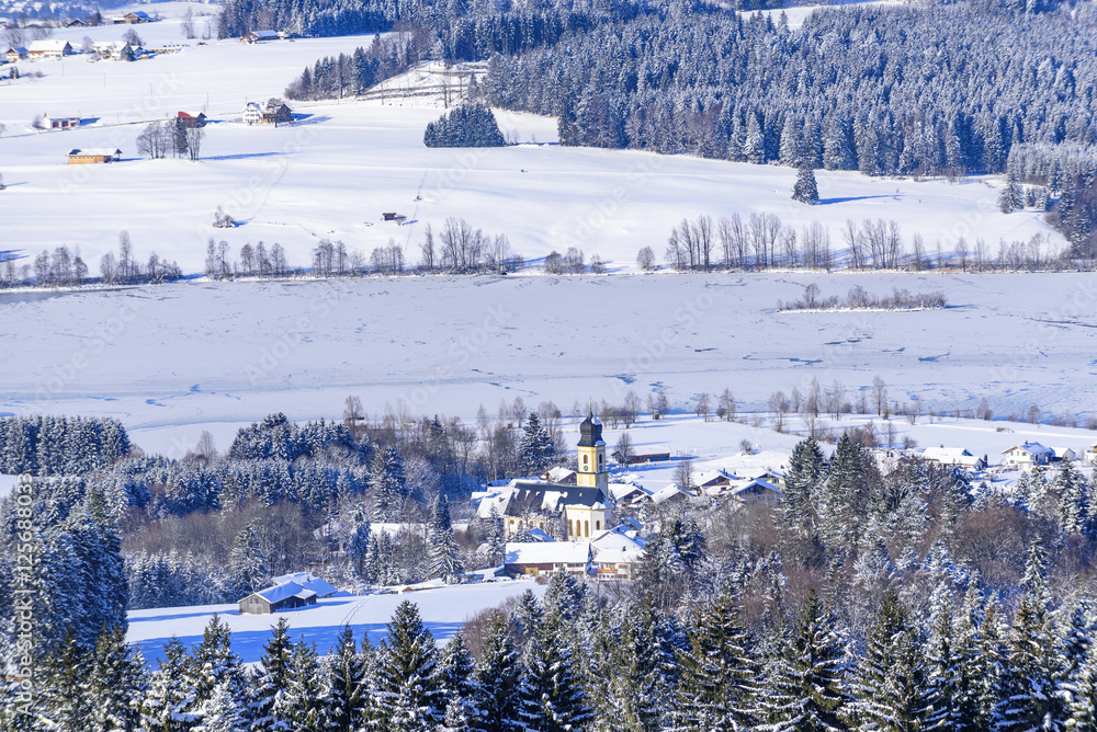 winterliche Szenerie am bayrischen Alpenrand