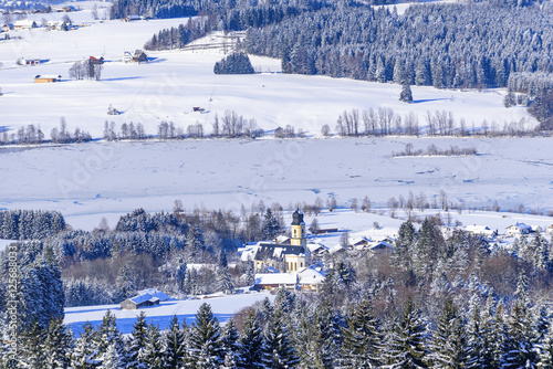 winterliche Szenerie am bayrischen Alpenrand