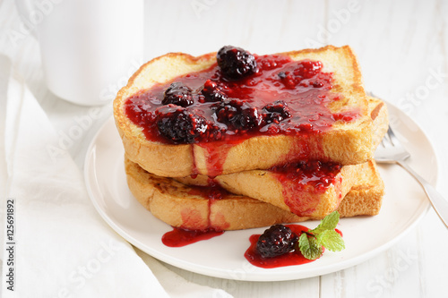 french toast and berries sauce