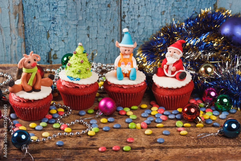 Fototapeta premium Christmas cupcakes with colored decorations